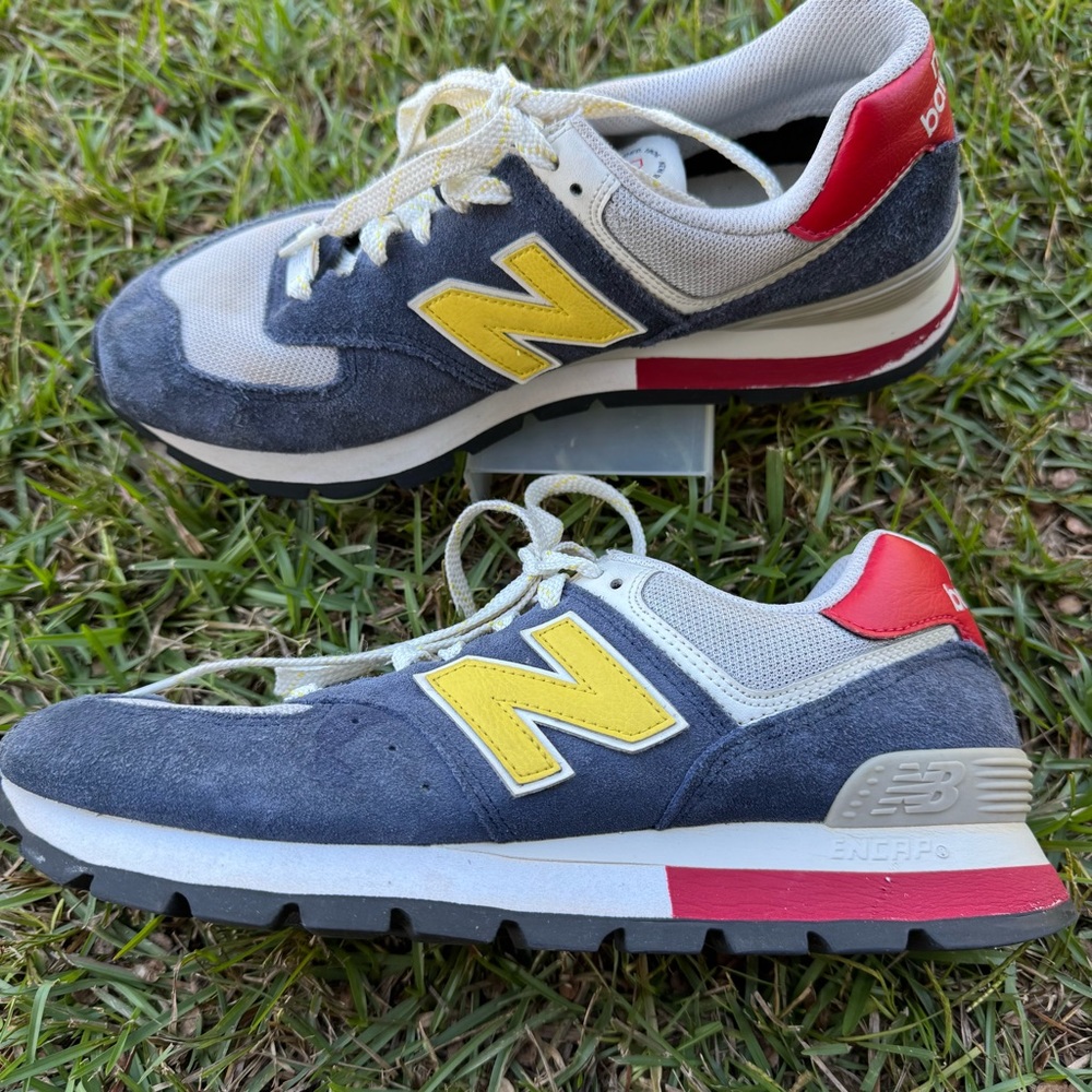 New Balance 574 Rugged Men’s Navy and Yellow Athletic Shoes Size 9